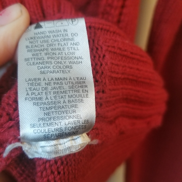 RW&CO. Women's red cable knit button front sweater - Picture 5 of 8